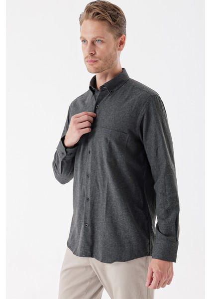 Siyah Uzun Kollu Gabardin Sert Yaka Cepli Casual Comfort Fit Rahat Kesim Gömlek 1004235108 modelleri