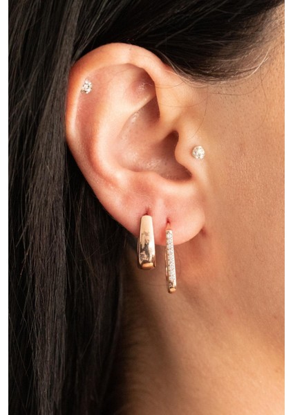 925 Ayar Gümüş Zirkon Taşlı Oval Kenarlı Küpe fırsatları