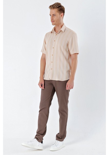 Koyu Bej Kısa Kollu Desenli Armürlü Sert Yaka Cepsiz Klasik Comfort Fit Gömlek 1004230204 modelleri