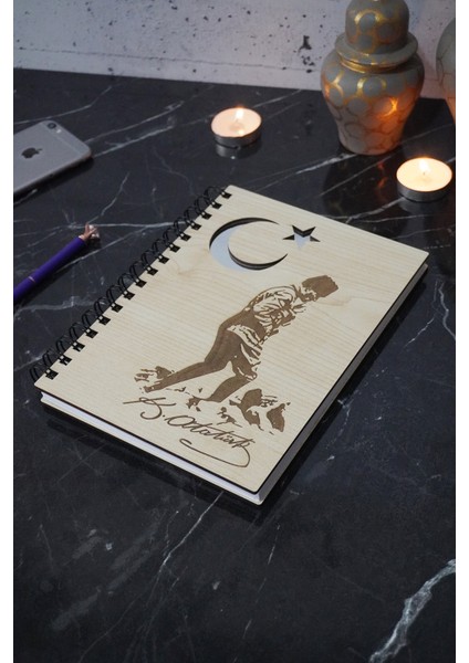 Mustafa Kemal Atatürk Desenli Ahşap Defter Günlük-Çizgisiz Defter (Ahşap Rengi Banu) 120 Sayfa