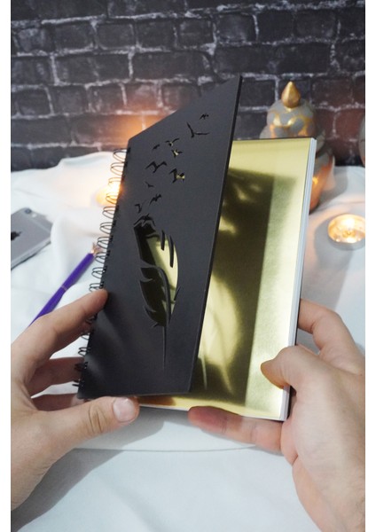 Kuşlu Tüy Tasarım Siyah Ahşap Kapaklı Defter - Çizgisiz Defter - Günlük - A5 Spiralli Notebook