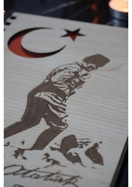 Mustafa Kemal Atatürk Desenli Ahşap Defter Günlük-Çizgisiz Defter (Ahşap Rengi Banu) 120 Sayfa
