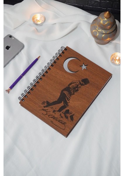 Mustafa Kemal Atatürk Ahşap Kapaklı Okul Defteri- Günlük - Çizgisiz Defter (Ahşap Rengi Ceviz)