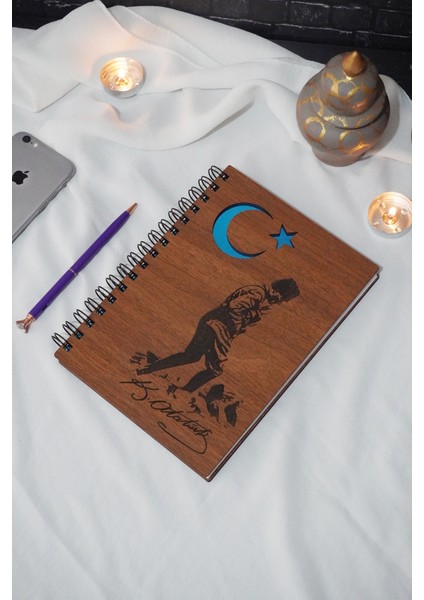 Mustafa Kemal Atatürk Ahşap Kapaklı Okul Defteri- Günlük - Çizgisiz Defter (Ahşap Rengi Ceviz)