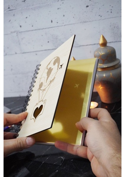 Dünyalı Balon Desenli Ahşap Defter - Ajanda - Günlük - Çizgisiz Defter (Ahşap Rengi Banu) A5