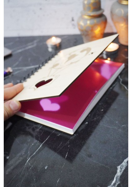 Dünyalı Balon Desenli Ahşap Defter - Günlük - A5 Spiralli Çizgisiz Defter (Ahşap Rengi Banu)