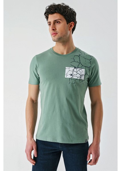 Koyu Vizon Baskılı Bez Ayağı Bisiklet Yaka Cepli %100 Pamuk Slim Fit Dar Kesim T-Shirt 1011240180