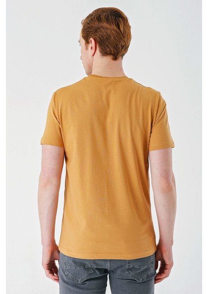 Hardal Baskılı Bez Ayağı Bisiklet Yaka %100 Pamuk Casual Slim Fit Dar Kesim Tişört 1011240166 fırsatları