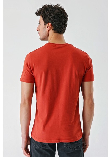 Tarçın Baskılı Bez Ayağı Bisiklet Yaka %100 Pamuk Casual Slim Fit Dar Kesim T-Shirt 1011240168