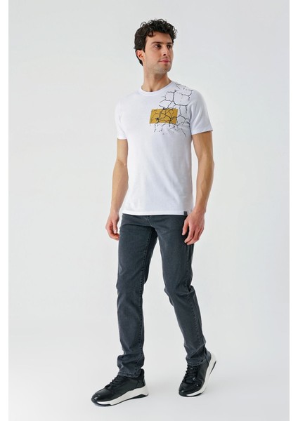 Beyaz Baskılı Bez Ayağı Bisiklet Yaka Cepli %100 Pamuk Slim Fit Dar Kesim T-Shirt 1011240180