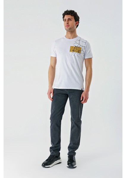 Beyaz Baskılı Bez Ayağı Bisiklet Yaka Cepli %100 Pamuk Slim Fit Dar Kesim T-Shirt 1011240180