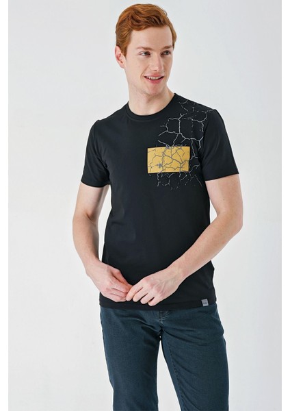 Siyah Baskılı Bez Ayağı Bisiklet Yaka Cepli %100 Pamuk Slim Fit Dar Kesim T-Shirt 1011240180