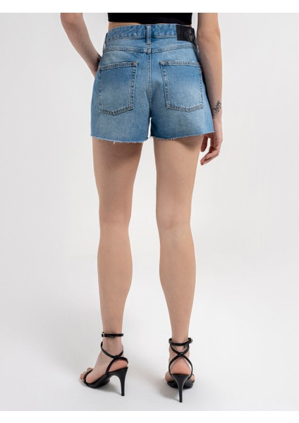 Slim Fit Kadın Şort modelleri