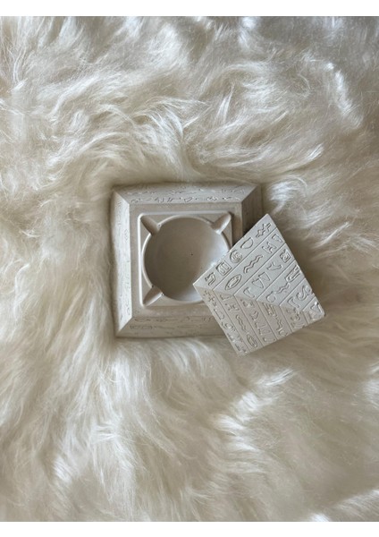 Kapaklı Keops Piramiti Küllük-Dekoratif Obje Gri modelleri