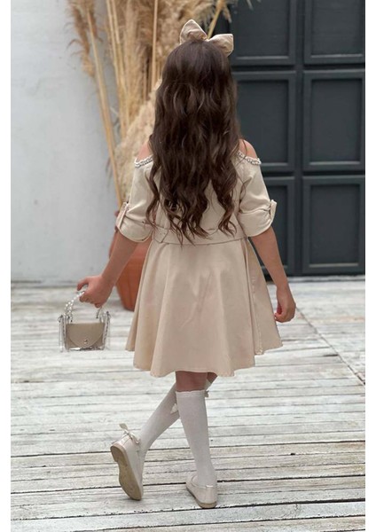 Kız Çocuk Omuzu ve Yakası Taş Işlemeli Bej Kot Elbise modelleri