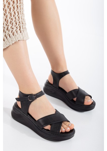Kalın Yumuşak Tabanlı Çapraz Sandalet Siyah