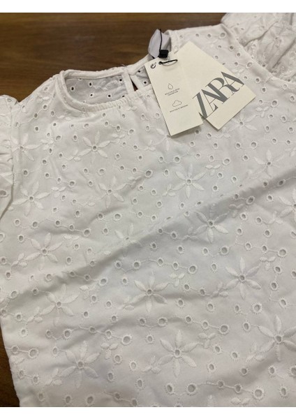 Fisto Işlemeli Fırfırlı T-Shirt