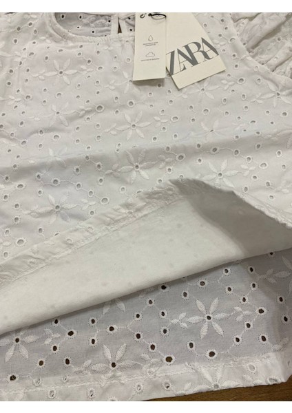 Fisto Işlemeli Fırfırlı T-Shirt