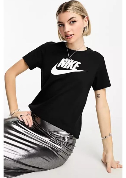Essantial Icon Futura Standart Kesim Siyah Kadın Spor Tişört modelleri