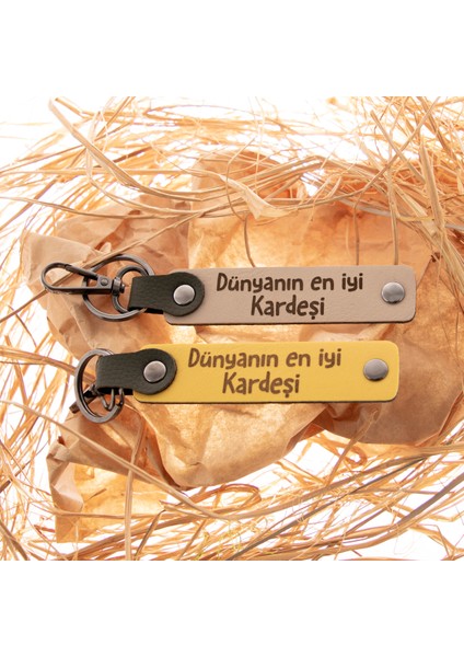 Dünyanın En Iyi Kardeşi Yazılı Kancalı Ikili Deri Anahtarlık Seti, Kardeşinize Özel Bir Hediye