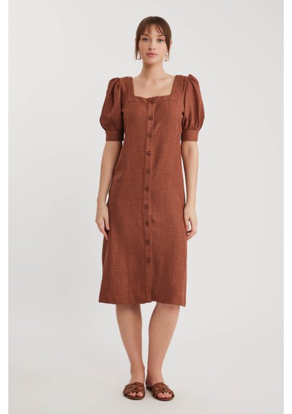 Kare Yaka Önü Düğmeli Kısa Kol Elbise