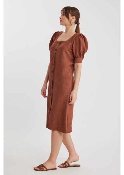 Kare Yaka Önü Düğmeli Kısa Kol Elbise modelleri