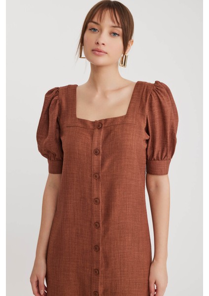 Kare Yaka Önü Düğmeli Kısa Kol Elbise fırsatları