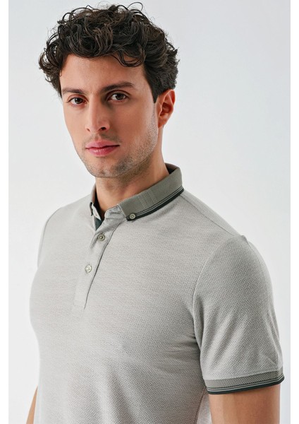 Taş Rengi Desenli Jakarlı Düğmeli Yaka Cepli Casual Slim Fit Dar Kesim Tişört 1011240175