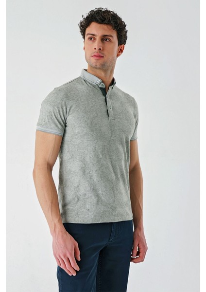 Koyu Haki Desenli Jakarlı Düğmeli Yaka Cepli Casual Slim Fit Dar Kesim Tişört 1011240176