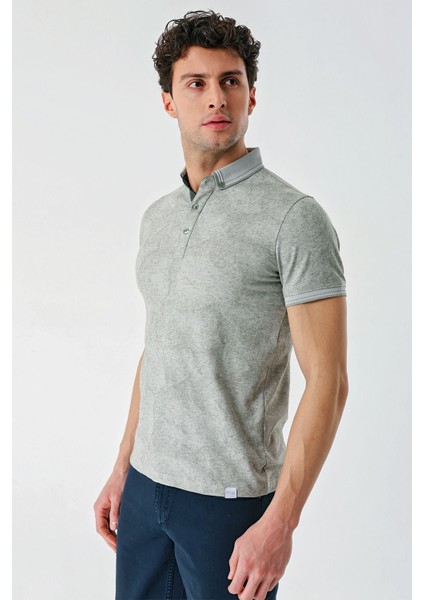 Koyu Haki Desenli Jakarlı Düğmeli Yaka Cepli Casual Slim Fit Dar Kesim Tişört 1011240176 fırsatları