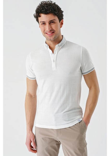 Beyaz Desenli Jakarlı Düğmeli Yaka Cepli Casual Slim Fit Dar Kesim Tişört 1011240174