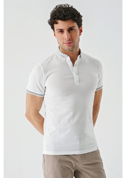 Beyaz Desenli Jakarlı Düğmeli Yaka Cepli Casual Slim Fit Dar Kesim Tişört 1011240174