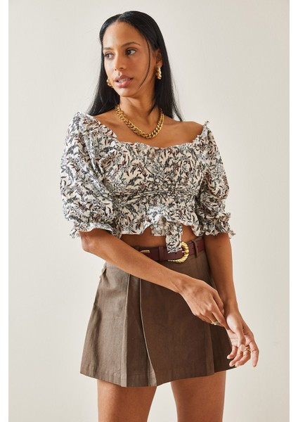 Ekru Önü Büzgülü Kısa Kol Örme Bluz 5YXK2-48291-52 fırsatları