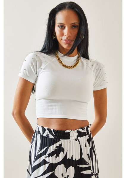 Beyaz Boncuk Işlemeli Yarım Balıkçı Yaka Crop Bluz 5YXK2-48253-01