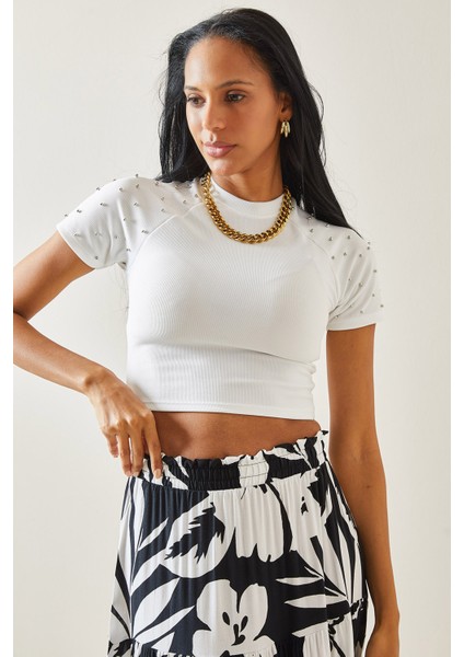 Beyaz Boncuk Işlemeli Yarım Balıkçı Yaka Crop Bluz 5YXK2-48253-01 fiyatları