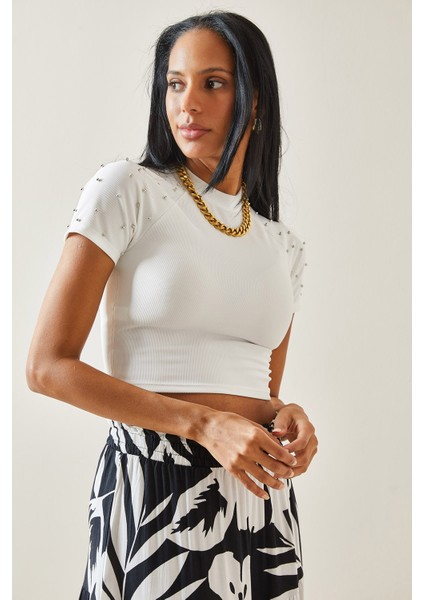 Beyaz Boncuk Işlemeli Yarım Balıkçı Yaka Crop Bluz 5YXK2-48253-01 fırsatları