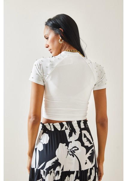 Beyaz Boncuk Işlemeli Yarım Balıkçı Yaka Crop Bluz 5YXK2-48253-01 indirimleri