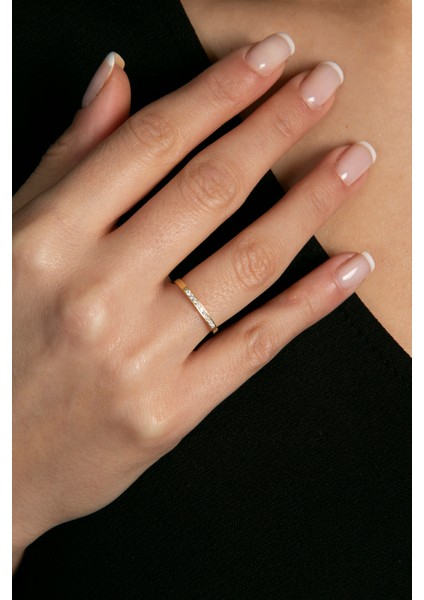 Kadın Sıra Taşlı Minimal Model 925 Ayar Gümüş Yüzük fırsatları