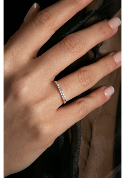 Kadın Sıra Taşlı Minimal Model 925 Ayar Gümüş Yüzük indirimleri