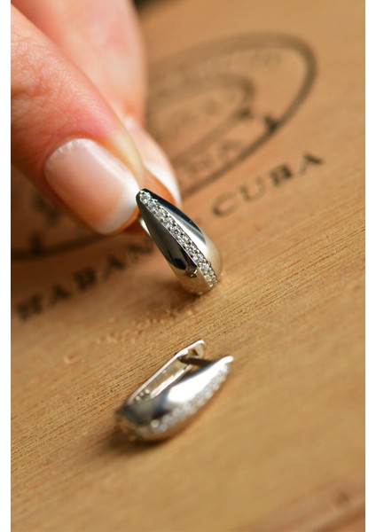 Zirkon Taşlı Rodyum Tek Sıra J Klips Gümüş Küpe fiyatları