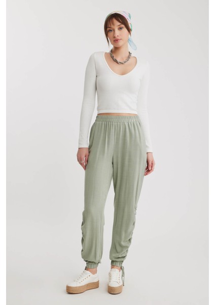 Yanları Büzgülü Beli ve Paçası Lastikli Pantolon