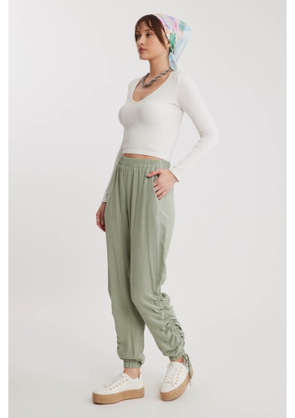 Yanları Büzgülü Beli ve Paçası Lastikli Pantolon fırsatları