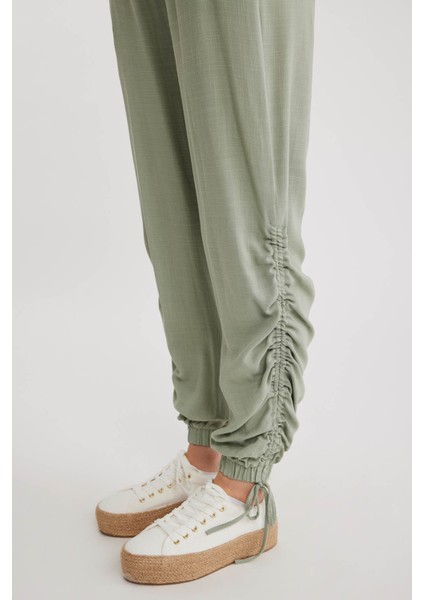 Yanları Büzgülü Beli ve Paçası Lastikli Pantolon indirimleri