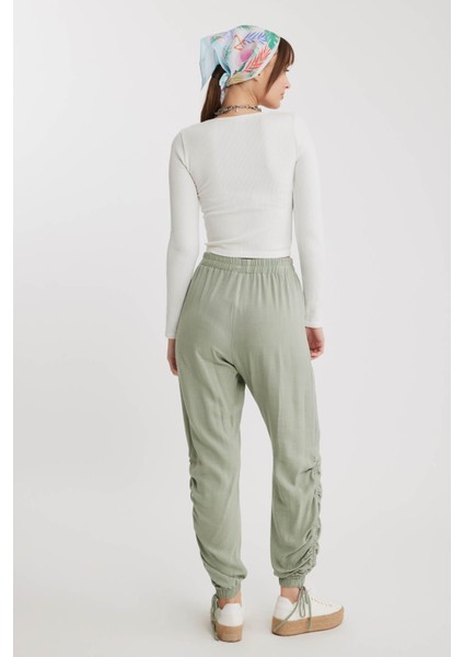 Yanları Büzgülü Beli ve Paçası Lastikli Pantolon