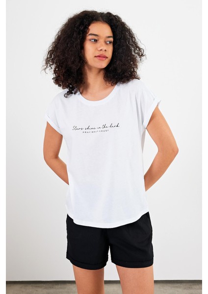 Kadın Shine Beyaz Bisiklet Yaka Baskılı Regular Fit Tişört