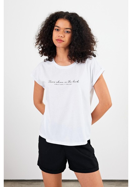 Kadın Shine Beyaz Bisiklet Yaka Baskılı Regular Fit Tişört modelleri