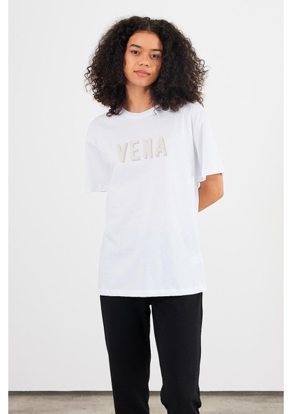 Kadın Vena Beyaz Logo Baskılı Oversize Tişört fırsatları