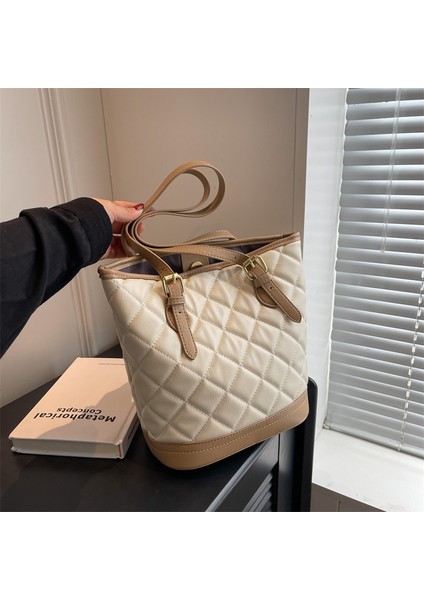 Basit Omuz Çantası Büyük Kapasiteli Kadın Çantası (Yurt Dışından) modelleri