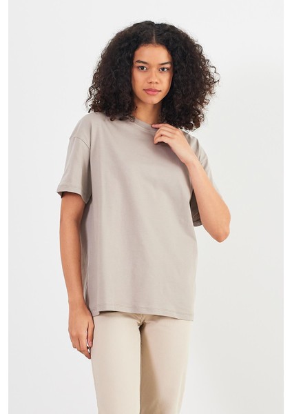Kadın Oversize Gri Rahat Kalıp Tişört modelleri
