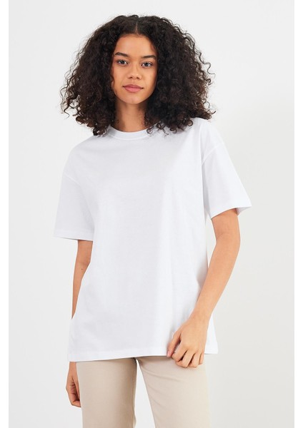 Kadın Oversize Beyaz Rahat Kalıp Tişört